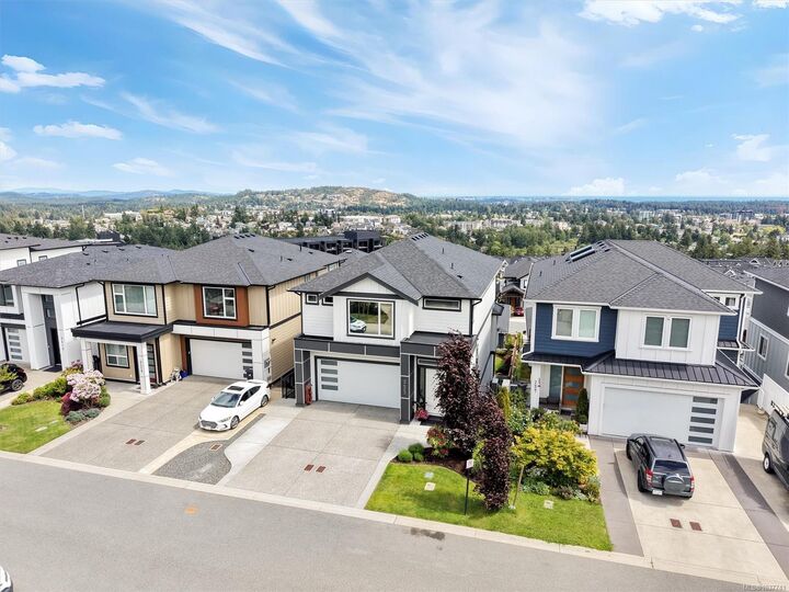 Property Photo: 2423 Azurite Cres BC V9B 0Z6