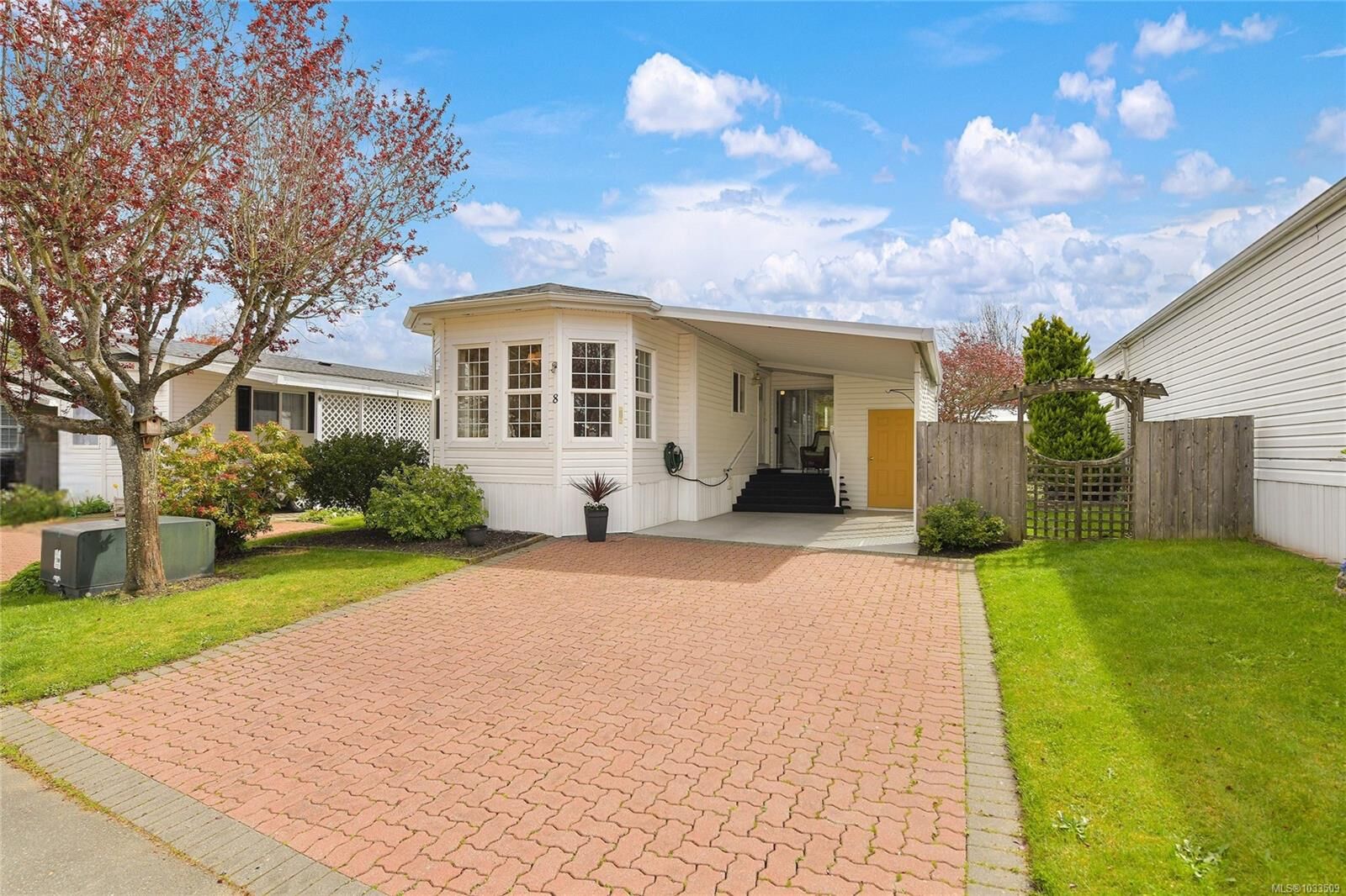 Property Photo:  7401 Central Saanich Rd 8  BC V8M 2B5 