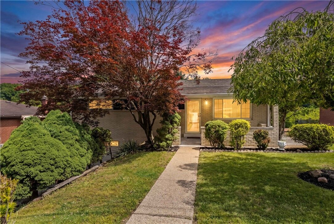 Property Photo:  129 Donmor Drive  PA 15237 