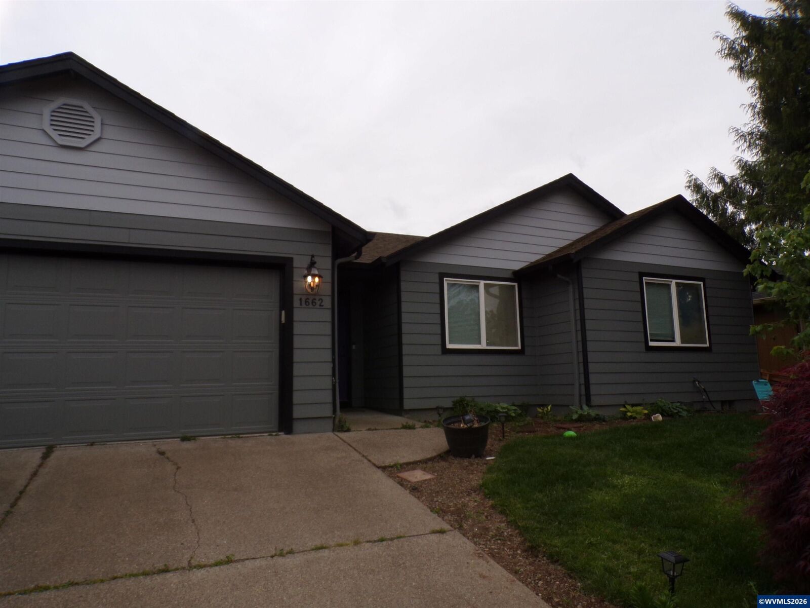 Property Photo:  1662 Cherry Bark Ct  OR 97317 
