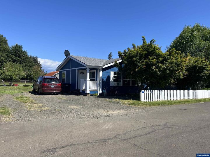 Property Photo:  210 NW Grinstead St  OR 97380 