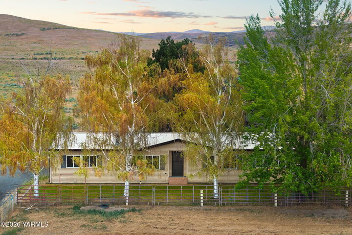Property Photo: 171 Gopher Rd WA 98942