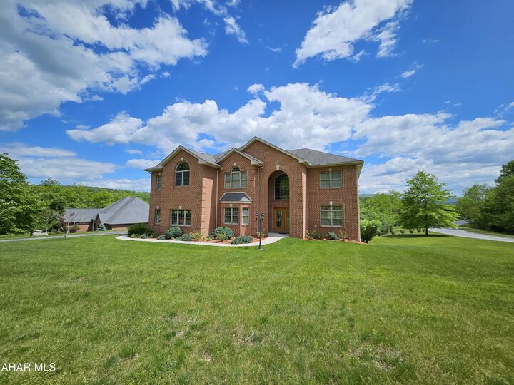 Property Photo: 105 Paddock Circle PA 16635