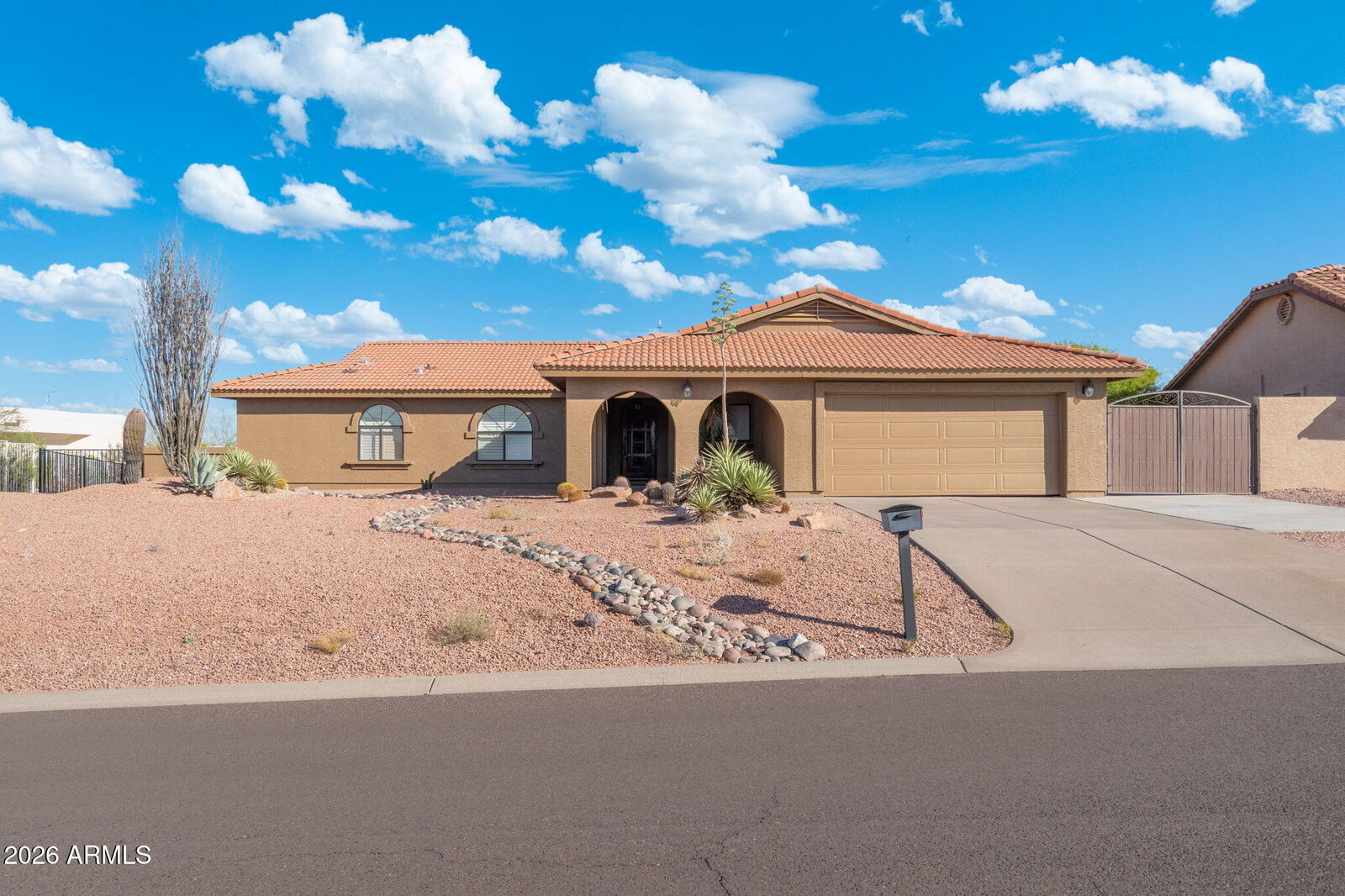 Property Photo: 15619 E Palisades Boulevard AZ 85268