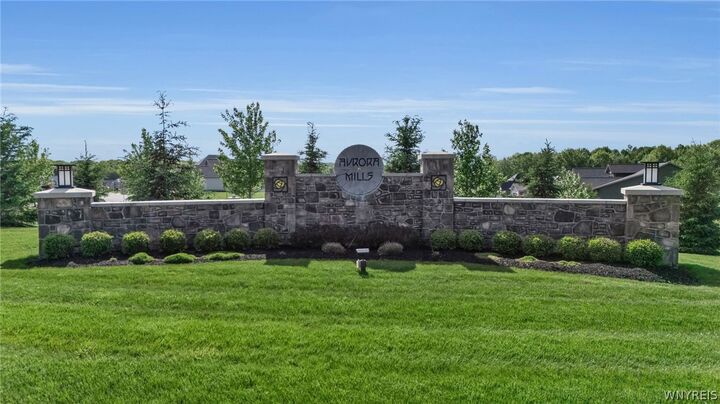 Property Photo:  4 Aurora Mills Drive  NY 14052 