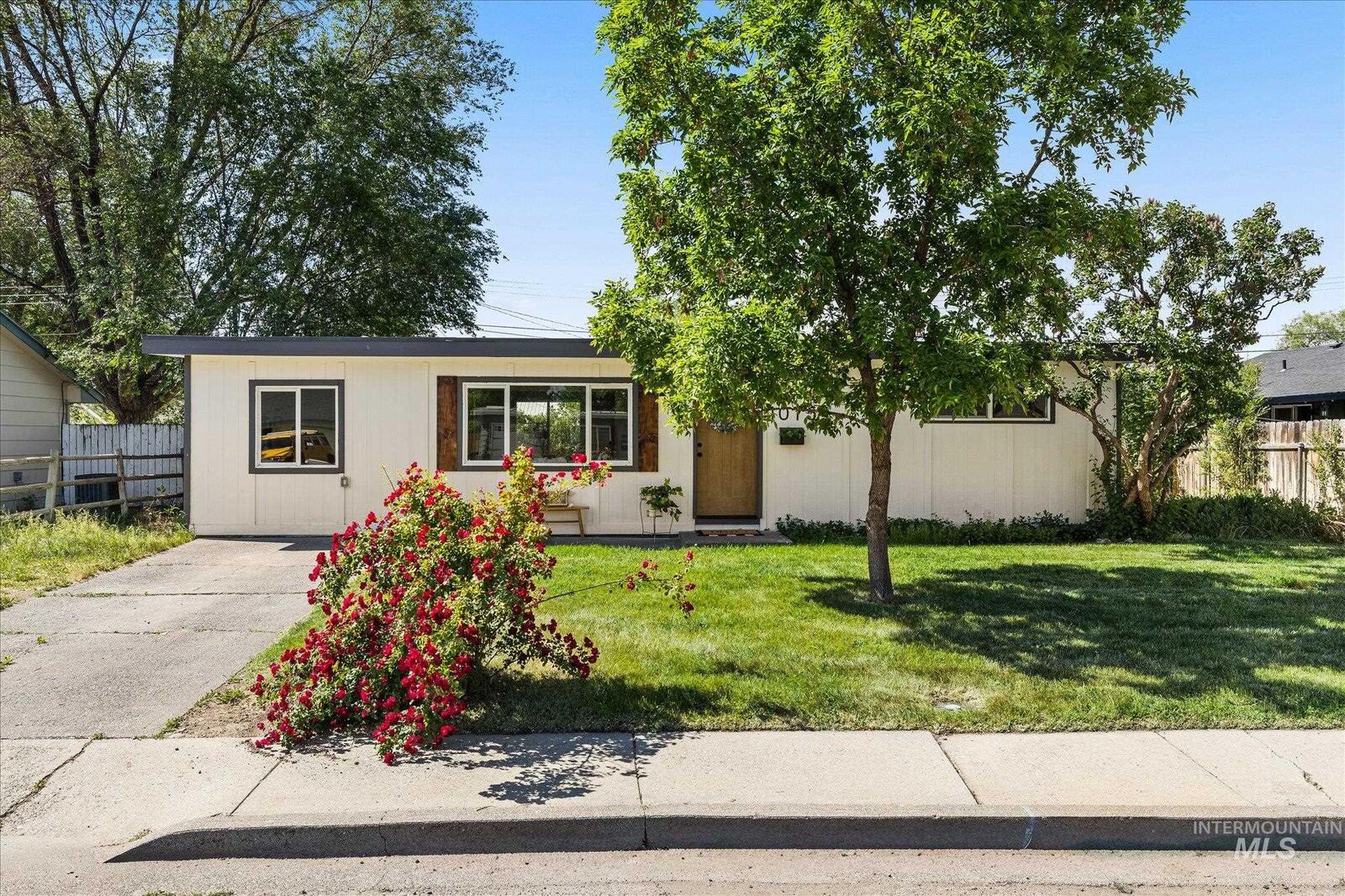 Property Photo: 1015 E 16th N ID 83647