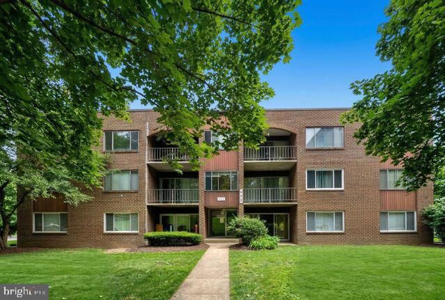 Property Photo:  422 Girard Street 132  MD 20877 