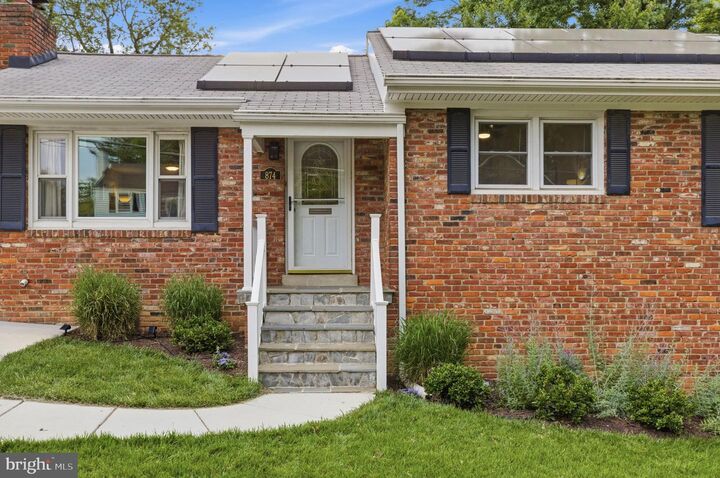 Property Photo: 874 N Lebanon Street VA 22205
