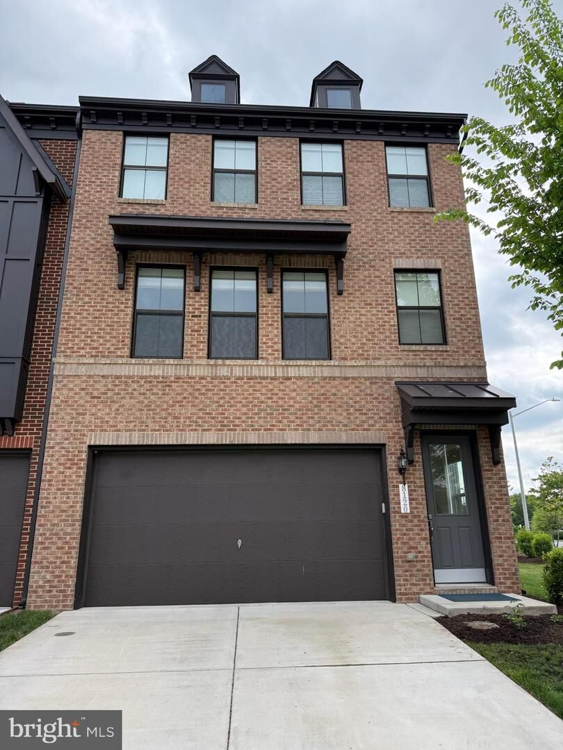 Property Photo: 8120 Bock Farm Place VA 22306