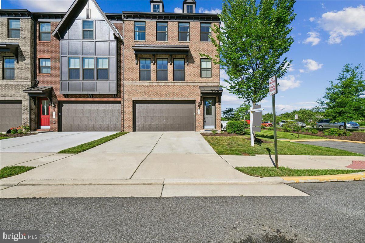 Property Photo:  8120 Bock Farm Place  VA 22306 