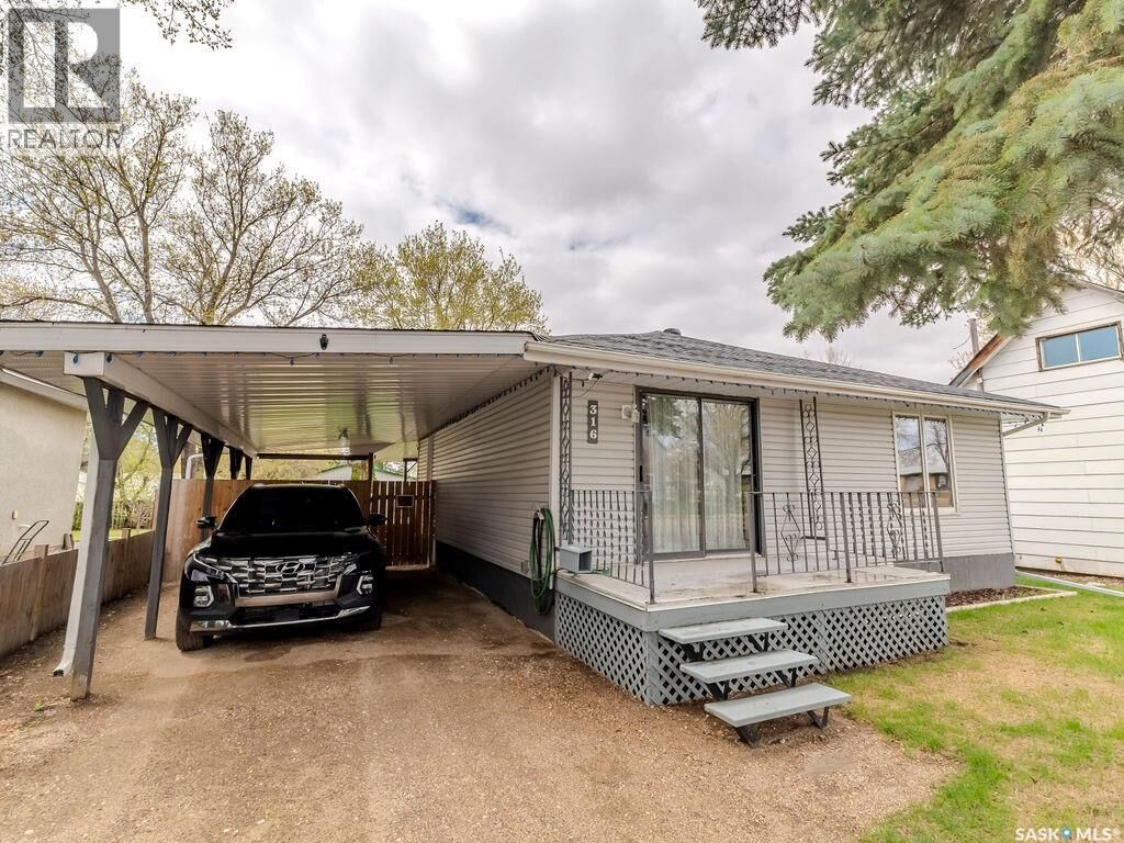 Property Photo: 316 1st Street E SK S0L 0P0