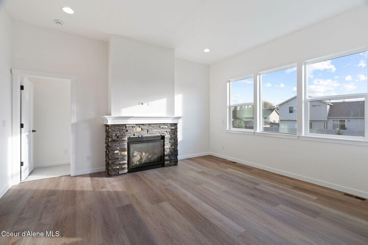Property Photo:  1092 E Walton Ct  ID 83854 