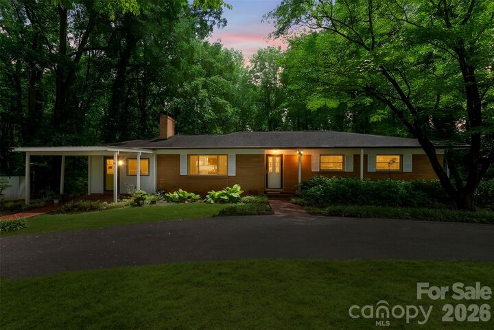 Property Photo:  817 Landing Street  NC 28086 