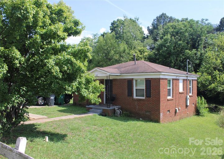 Property Photo: 809 Norris Avenue NC 28206