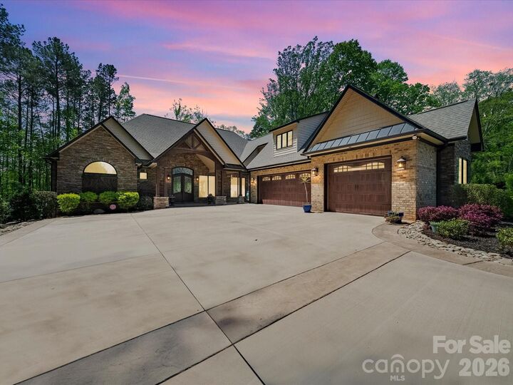 Property Photo: 1579 Sunset Pointe Drive NC 28146