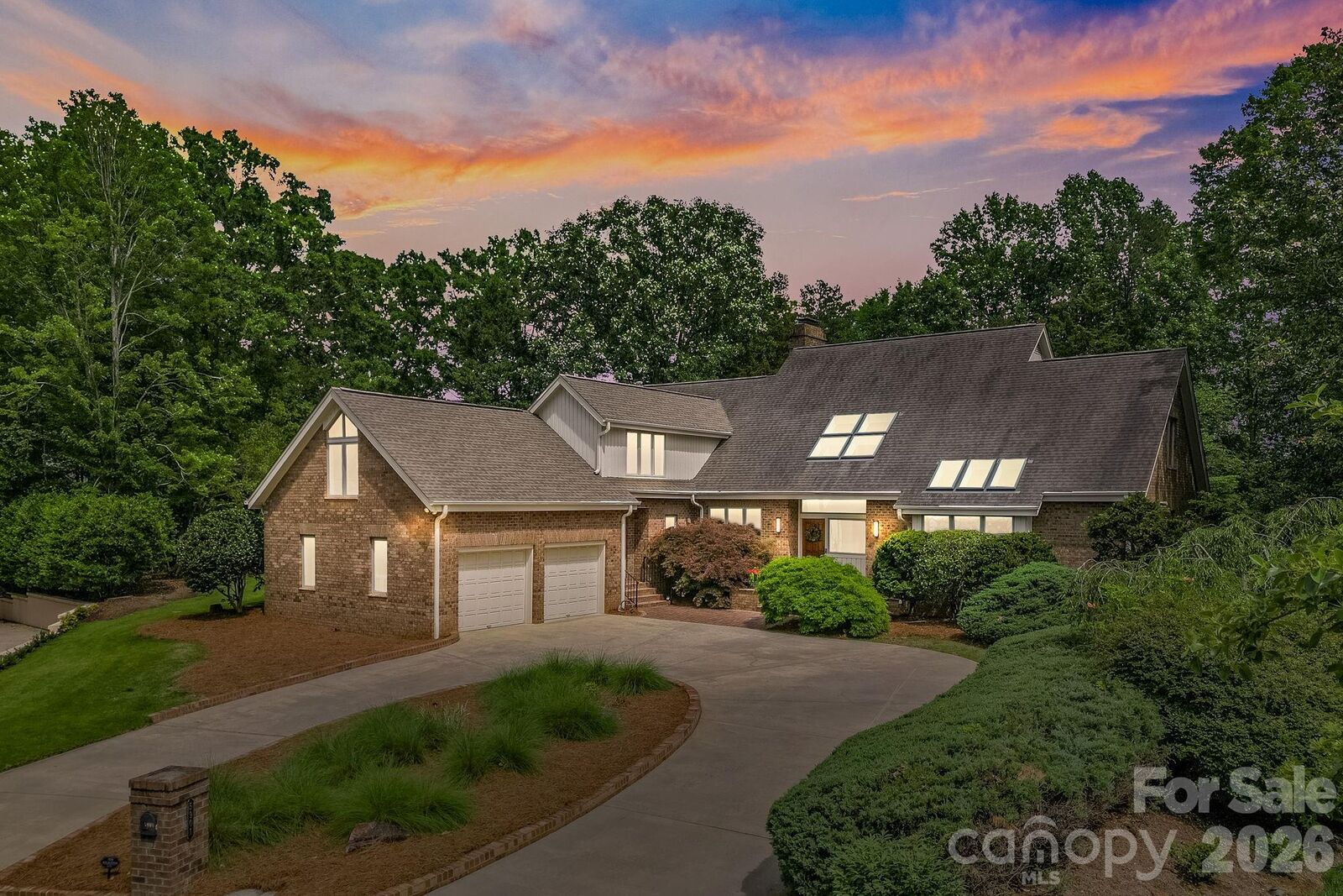 Property Photo: 5901 Marsailles Court NC 28277