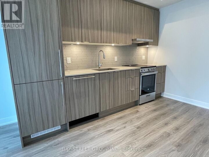 Property Photo: 430 Square One Drive 902 ON L5B 0L6