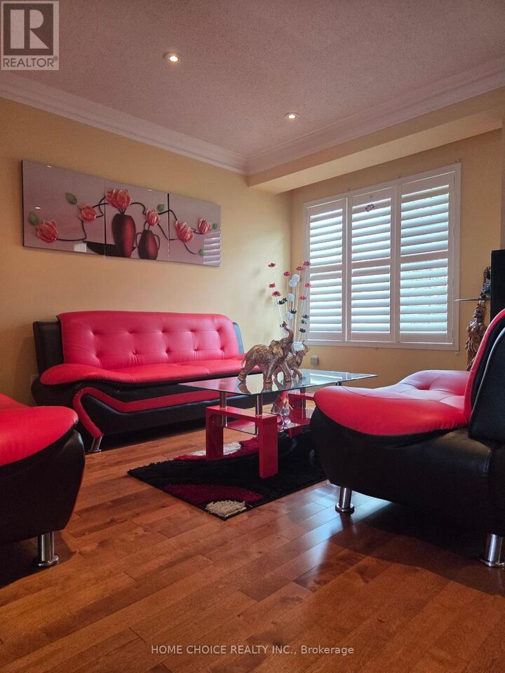 Property Photo:  460 Woodmount Drive 52  ON L1K 0K4 