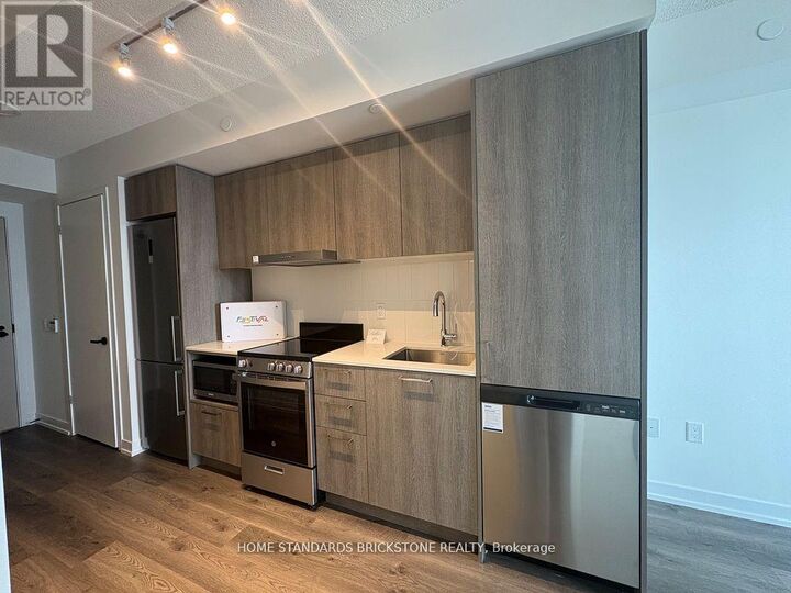 Property Photo:  195 Commerce Street 1502  ON L4K 0P9 