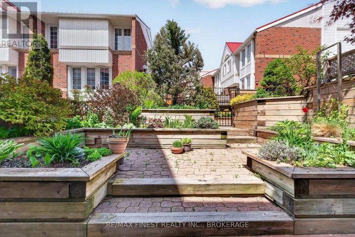 Property Photo:  1 Place D'Armes 16  ON K7K 6R8 