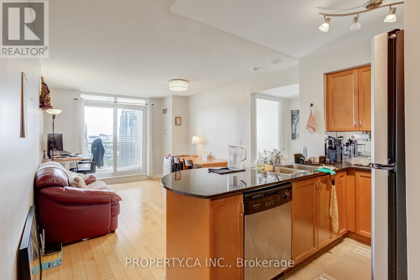 Property Photo:  18 Kenaston Gardens 1705  ON M2K 1G8 