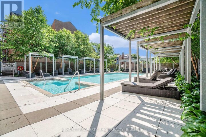 Property Photo:  360 McLeod Street 507  ON K2P 1A9 