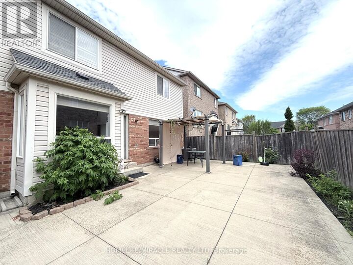 Property Photo:  49 Ponymeadow Way  ON L6X 0M5 