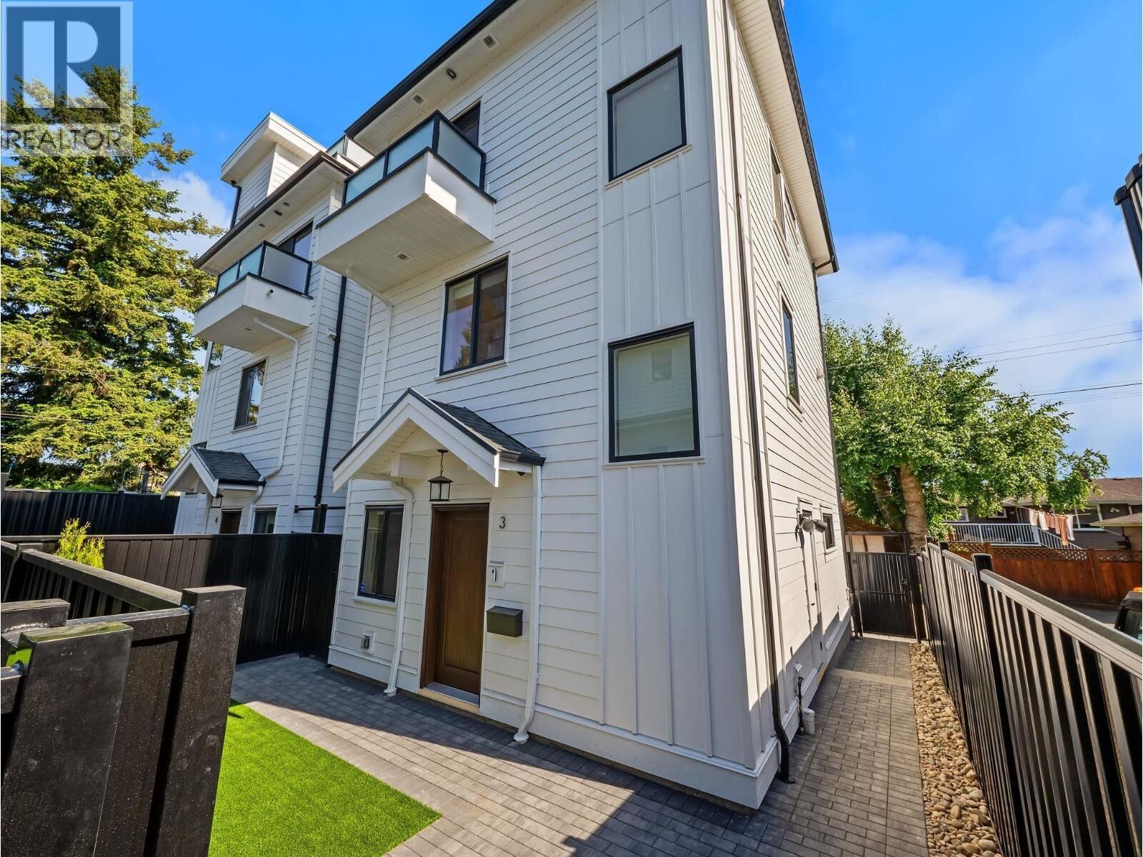 Property Photo:  3786 Peter Street 3  BC V5J 1N4 