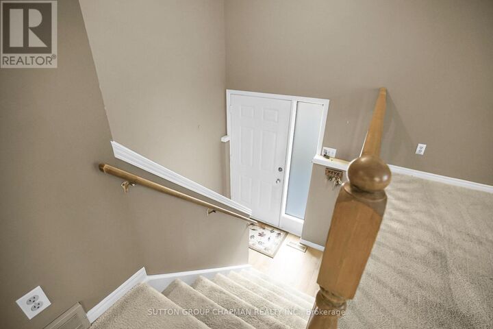 Property Photo: 332 Ardsley Crescent ON N6G 3W7
