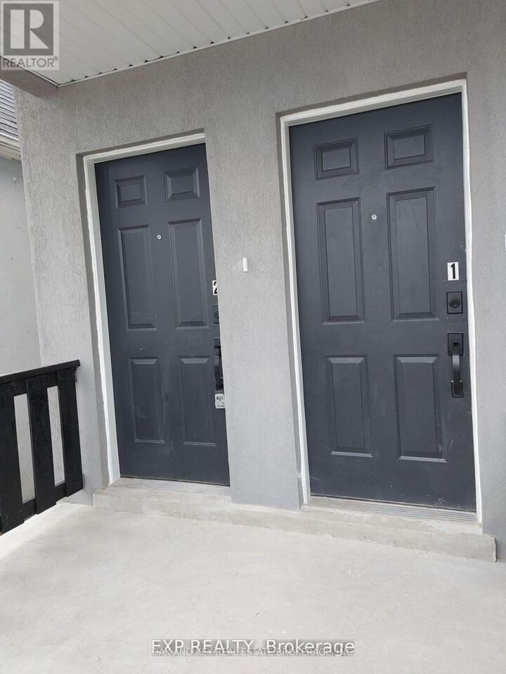 Property Photo:  6 Lapp Street Upper  ON M6N 3W6 