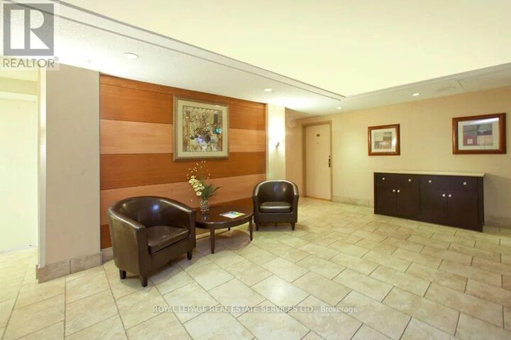 Property Photo:  1 Cedarwoods Crescent 1711  ON N2C 2L8 