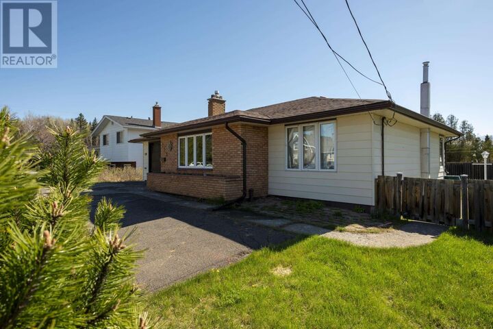 Property Photo:  752 Leslie Ave  ON P7A 2A2 
