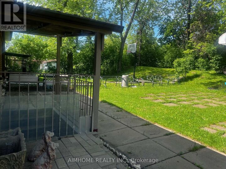 Property Photo:  83 Mintwood Drive  ON M2M 3A6 
