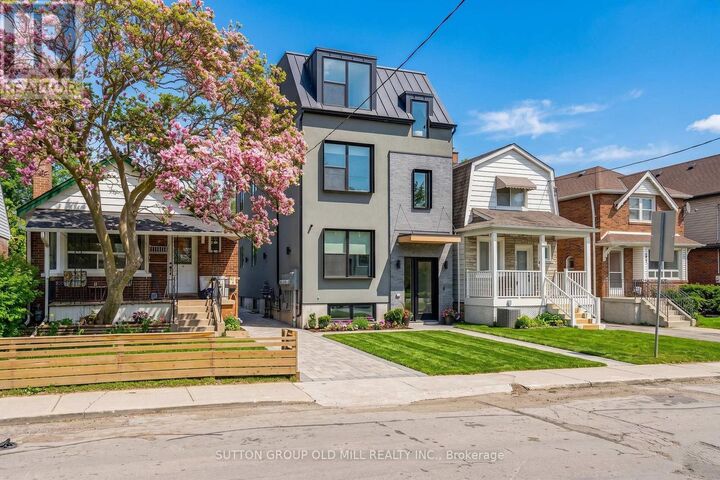 Property Photo: 625 Harvie Avenue 05 ON M6E 4M4