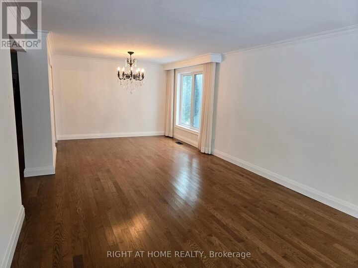 Property Photo: 7 Foursome Crescent ON M2P 1W1