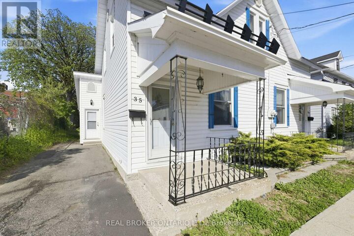 Property Photo:  35 Victoria Street  ON K7C 2W2 