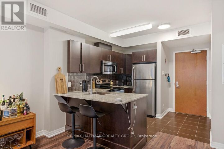 Property Photo: 242 Rideau Street 1406 ON K1N 0B7