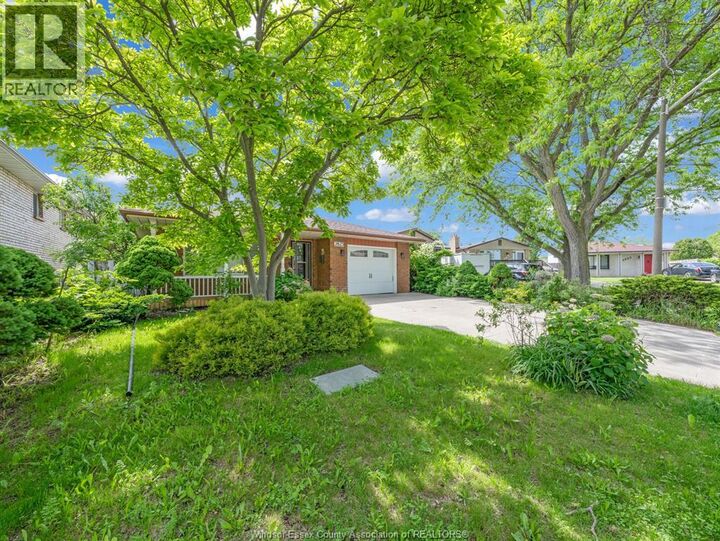 Property Photo:  2823 Garvey Crescent  ON N8W 4W7 