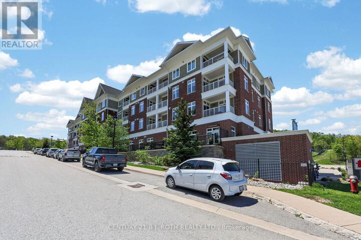 Property Photo:  40 Horseshoe Boulevard 310  ON L4M 4Y8 