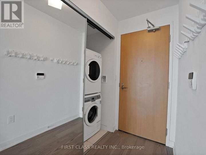 Property Photo:  11 Wellesley Street West 6011  ON M4Y 0G4 