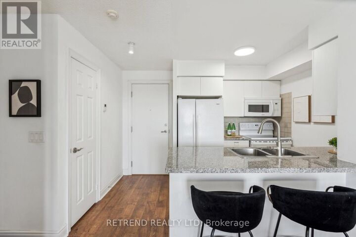 Property Photo:  15 Greenview Avenue 2111  ON M2M 4M7 