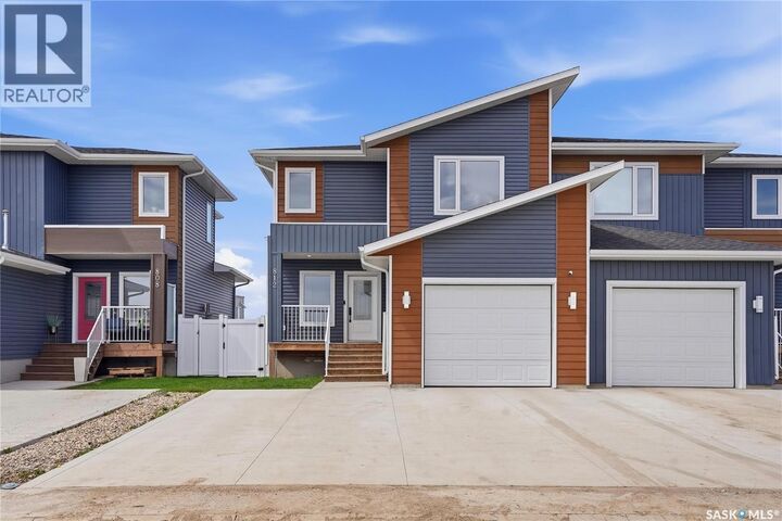 Property Photo:  812 1st Avenue N  SK S0K 2T2 
