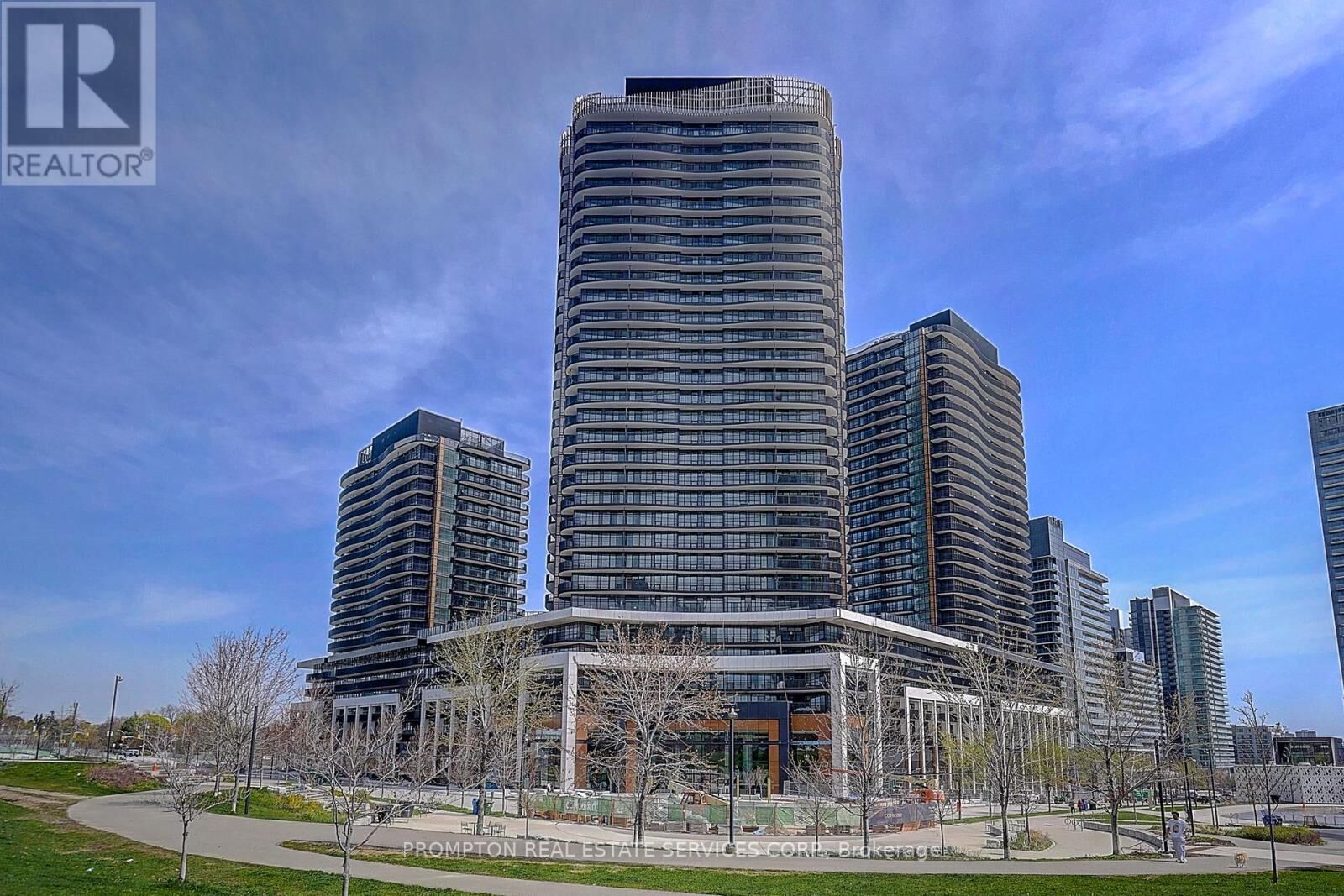 Property Photo: 18 Esther Shiner Boulevard 2805 ON M2K 0J7