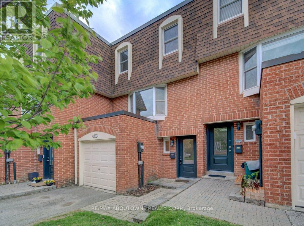 Property Photo: 30 Heslop Road 16 ON L9T 1B3
