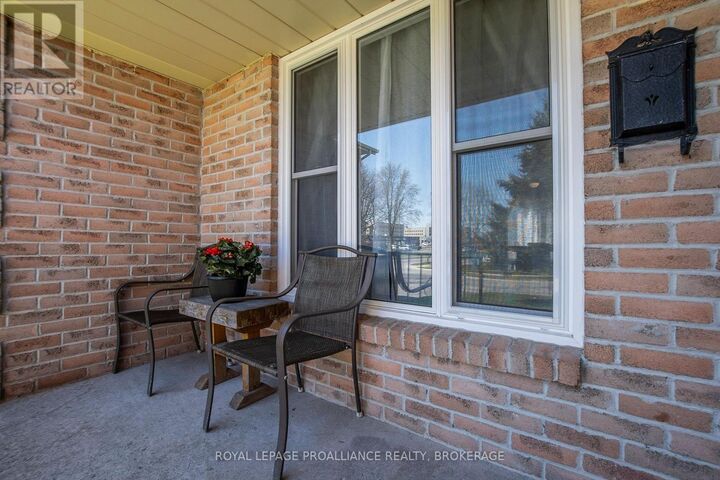Property Photo:  4 Balmoral Court  ON K7M 7S9 