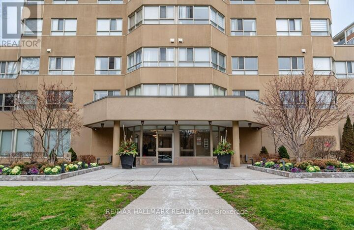 Property Photo:  4 Park Vista 705  ON M4B 3M8 