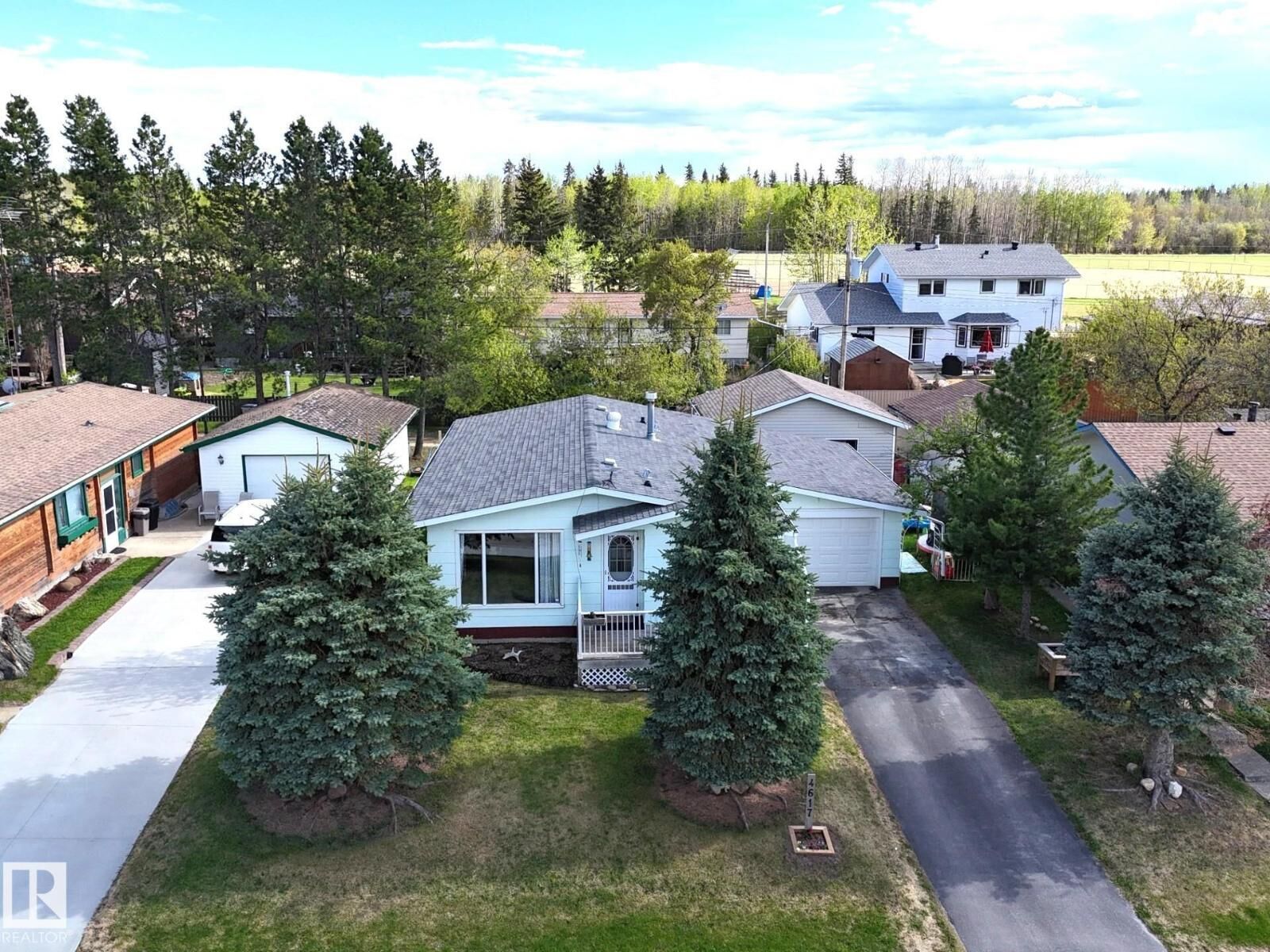 Property Photo: 4617 47 Av AB T0E 0T0