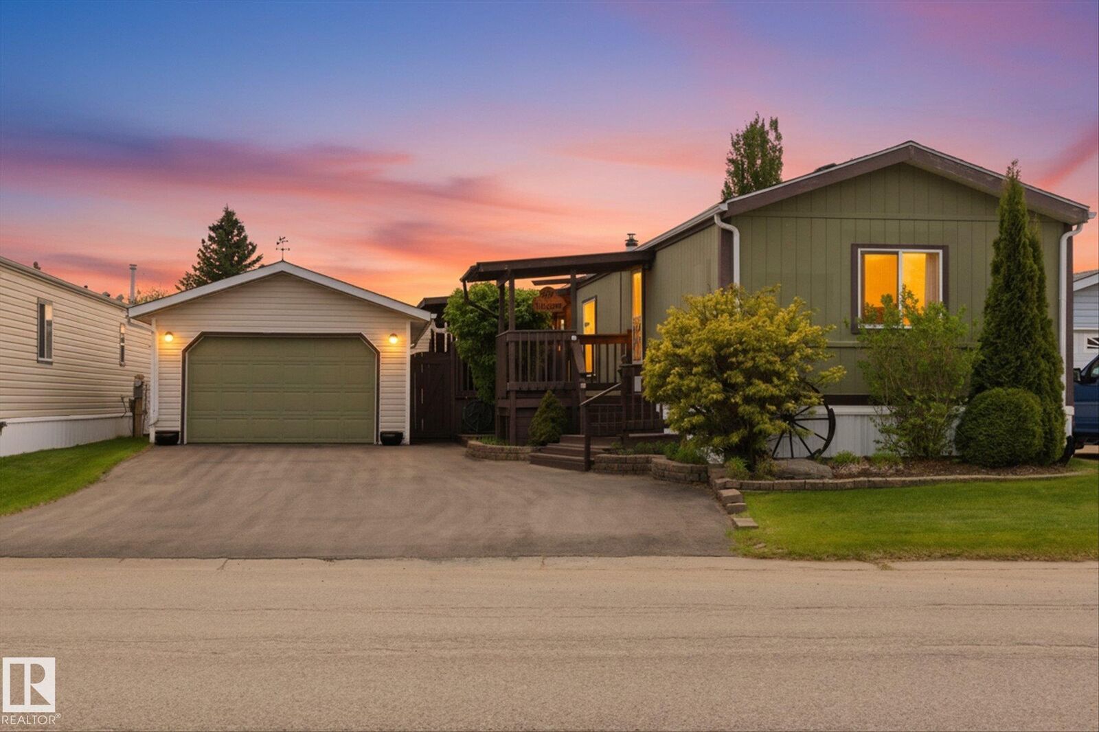 Property Photo:  3400 48 Street 97  AB T7Z 1S1 