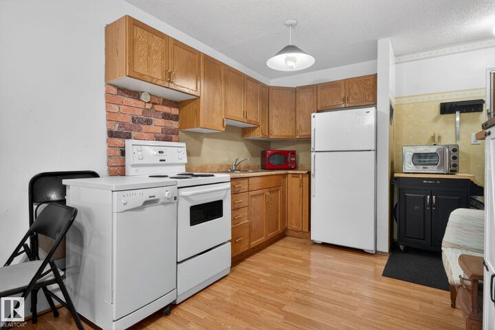 Property Photo: 12404 114 Avenue NW 204 AB T5M 3M5