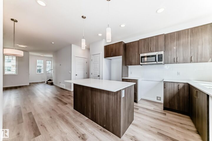 6407 63 Street — photo 1